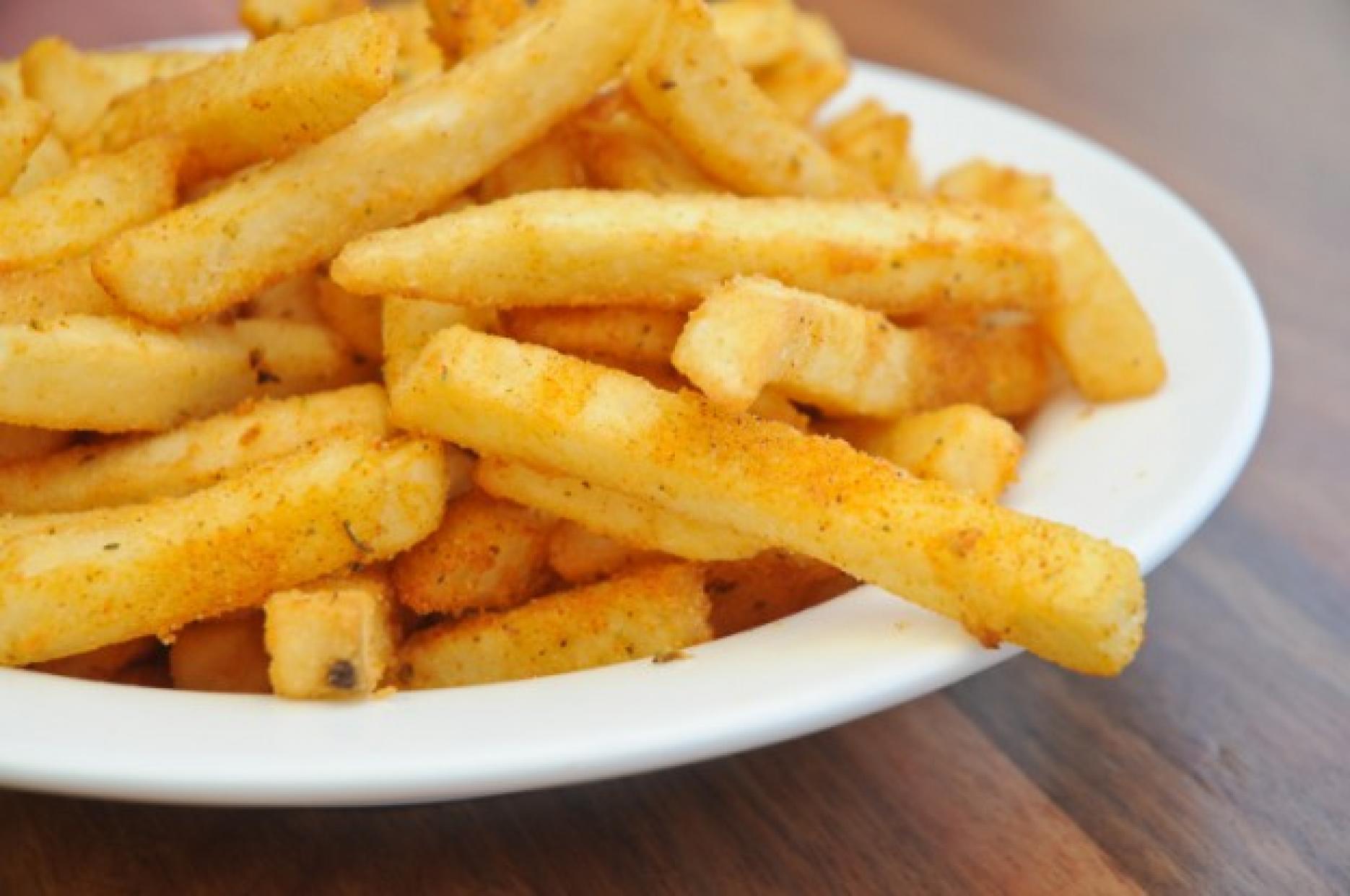 A ban in restaurant and takeaways could save up to 3,500 lives